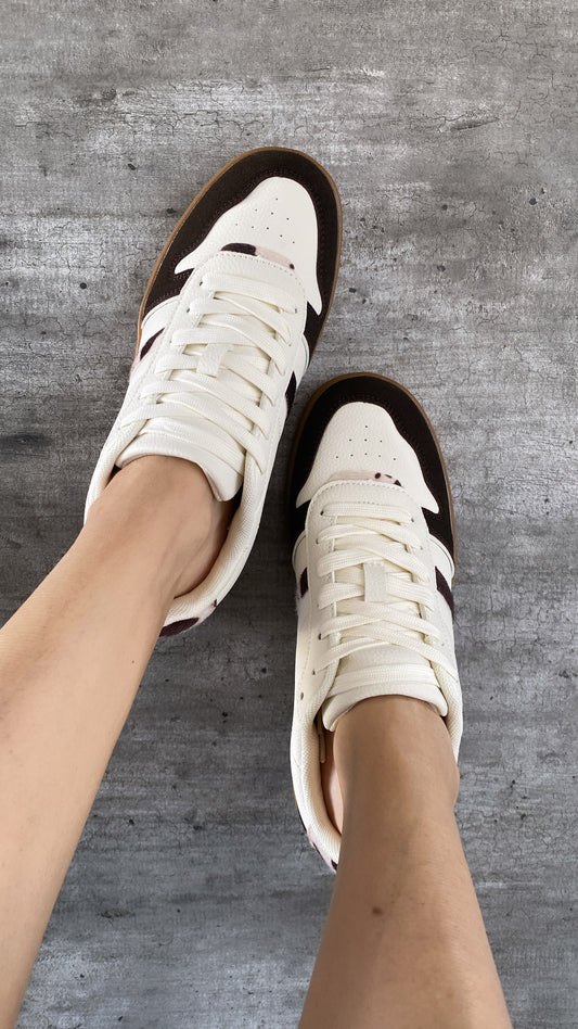 Mason Beige con café