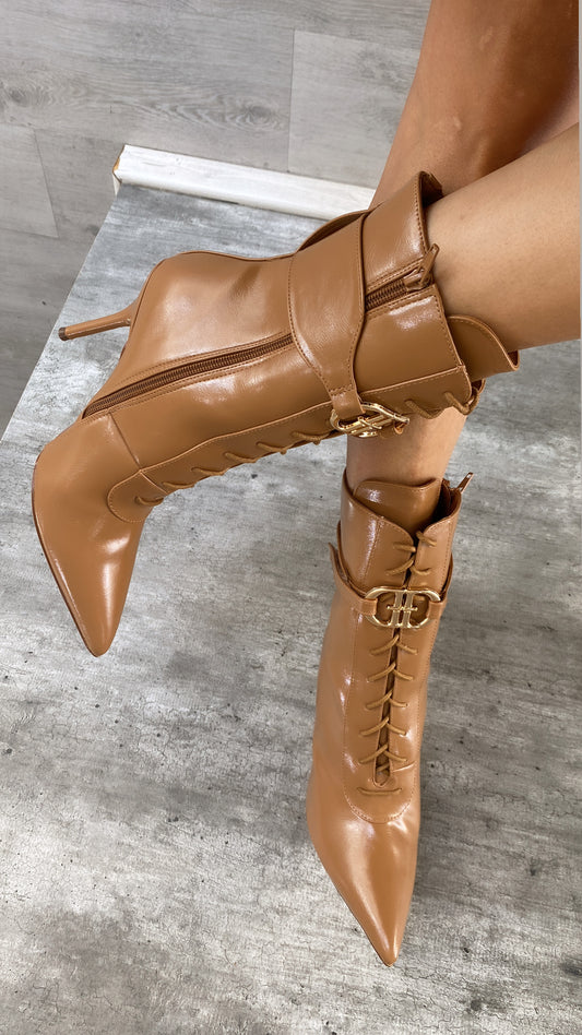 Mariel Camel