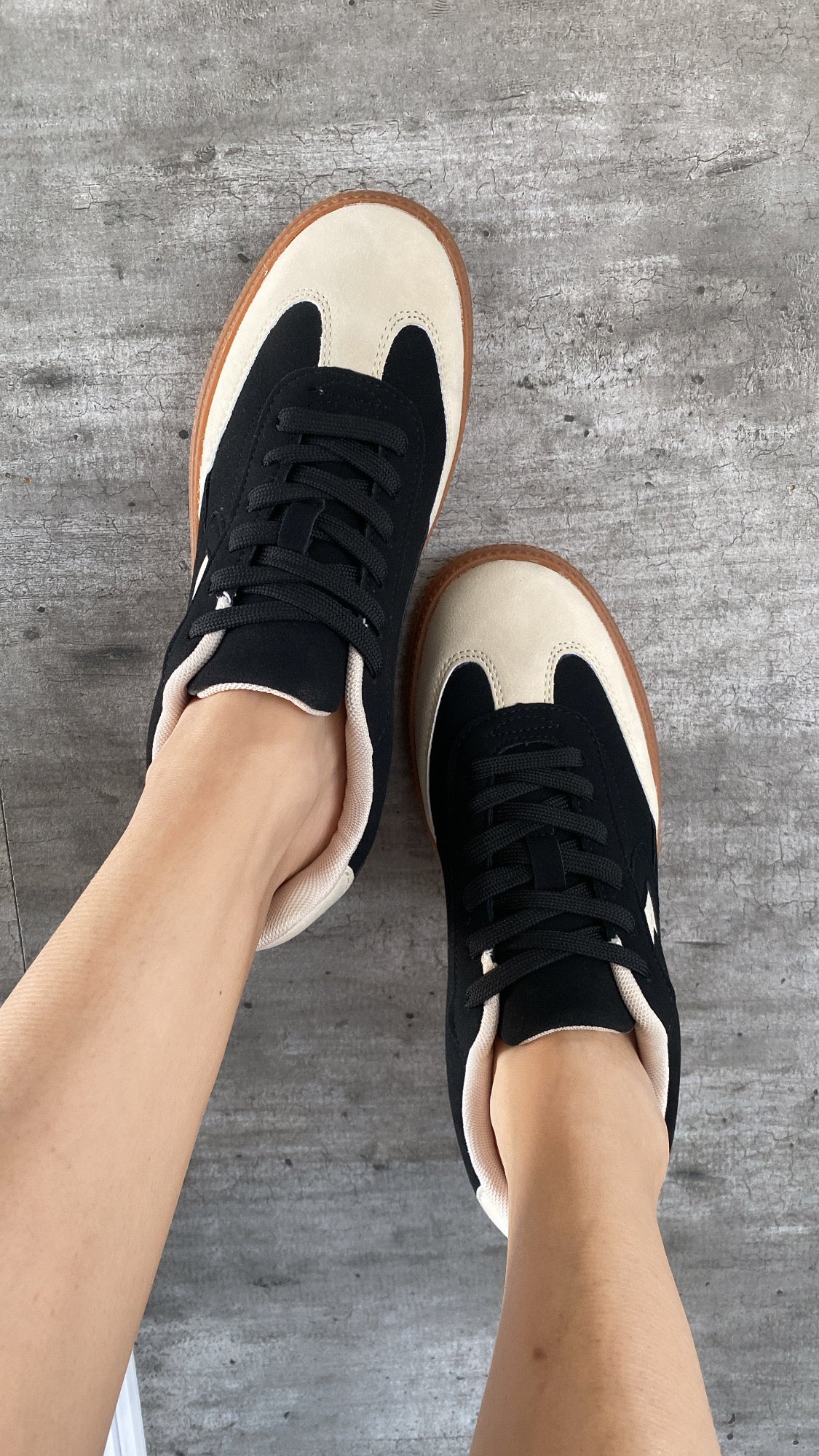 Terrance Negro con beige